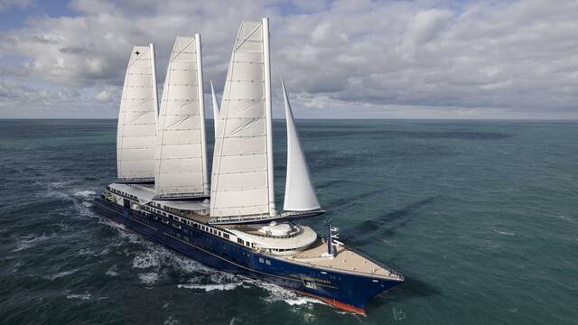 El mayor crucero a vela del mundo mide como dos campos de f�tbol, navegar� con 4.500 metros cuadrados de velas y ya bate r�cord