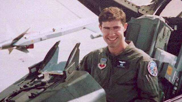 El piloto de EE.UU accidentado en Ir�n no fue el �nico: Scott O�Grady sobrevivi� 6 d�as siendo cazado en Bosnia y tuvo pel�cula