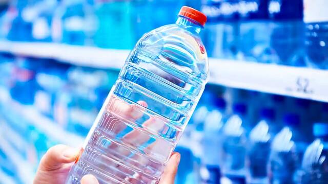 Fuentes naturales y empresas nacionales: el origen del agua mineral de Mercadona y la clave de su presencia en el supermarcado
