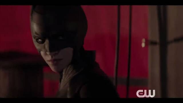 Ruby Rose se enfunda el traje de Batwoman en su primer triler