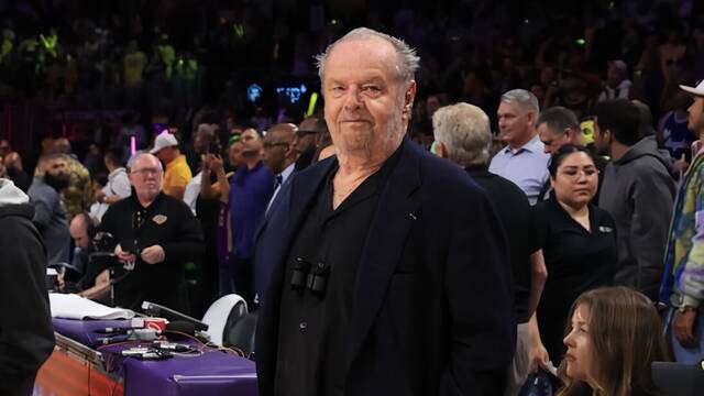 Jack Nicholson reaparece en pblico y recibe un homenaje en el estadio de los Lakers