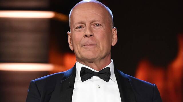 Bruce Willis olvidó estar rodando una película y mostró problemas de memoria