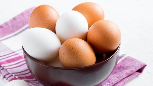 Por qu los huevos marrones son ms caros que los blancos y en qu se diferencian?