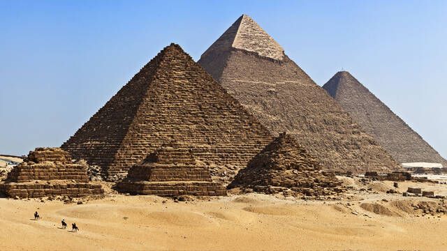 Arquelogos encuentran a pocos metros de profundidad bajo las pirmides de Egipto una misteriosa estructura con forma de 'L'