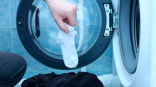 Por qu desaparecen los calcetines en la lavadora? Un fsico britnico responde y sorprende a todos