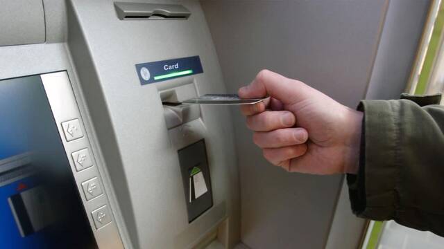 Los cajeros automticos son en realidad un peligro: pueden bloquear nuestras tarjetas, pero se puede evitar con este truco