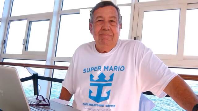 Cambi su casa por un crucero en el ao 2000 y no ha vuelto a Tierra: as vive 'Sper Mario' por 100.000 euros al ao