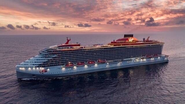 No apto para nios: as es el exclusivo crucero que ha pasado por Espaa y marca una nueva tendencia en el turismo