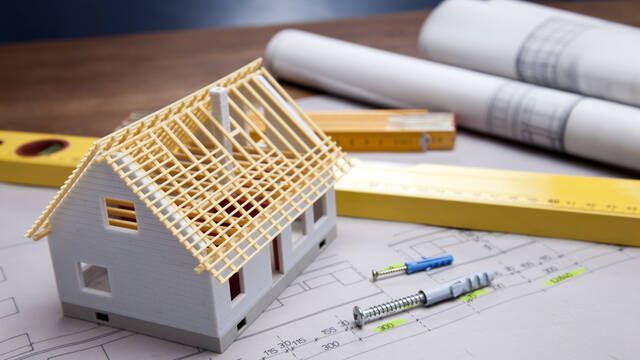 Nueva estafa inmobiliaria: una mujer compra un piso que no existe legalmente, lo reforma y ahora la desahucian