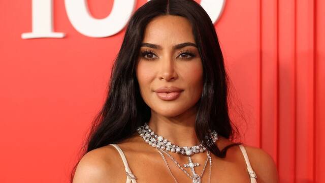 No hagas caso a Kim Kardashian: la ciencia advierte que comer placenta humana no es buena idea, pese a la moda en Hollywood