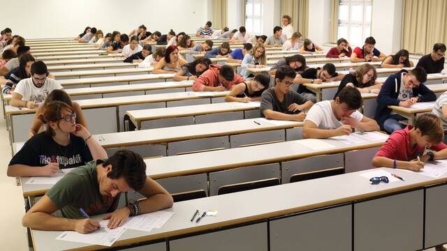 Alarma y preocupaci�n en selectividad: expertos advierten sobre el uso de ChatGPT para copiar en los ex�menes de la EBAU