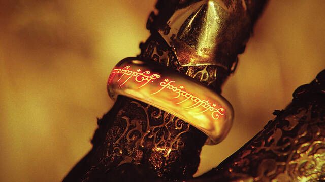 En 1951 Tolkien insinu que el Anillo nico de El Seor de los Anillos podra haberse destruido de otra forma