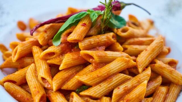 Eneko Fern�ndez, chef: 'El secreto de los mejores macarrones est� en la bechamel, el queso emmental y un buen gratinado'