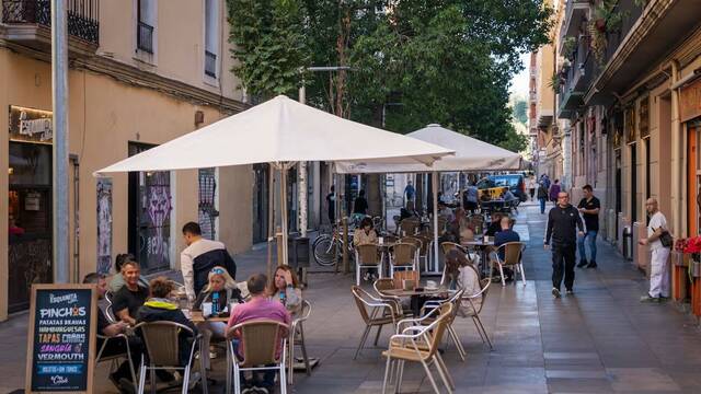 Espa�a cambia las normas: bares y restaurantes cobrar�n un importe extra por las botellas y envases partir de este 2026