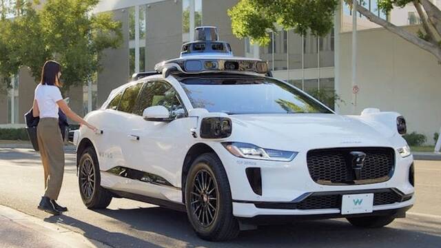 Google retira en Estados Unidos 3.800 de robotaxis tras detectar un grave fallo de seguridad que afecta a la velocidad