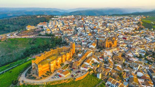 La villa medieval ideal para perderse caminando: una fortaleza del siglo X intacta y un �nico Conjunto Hist�rico-Art�stico