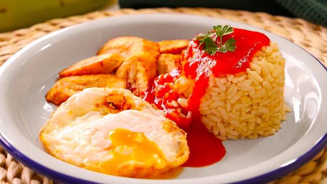 Cuba da una lecci�n a Espa�a: el verdadero arroz a la cubana no lleva salsa de tomate, sino carne picada