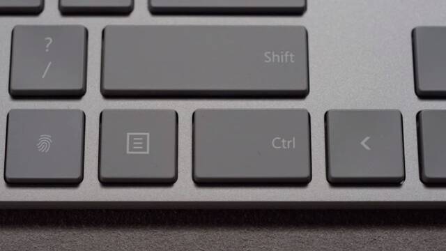 El nuevo teclado de Microsoft esconde un lector de huellas digitales en una de sus teclas