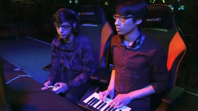 Disputa un torneo de Dragon Ball FighterZ utilizando un piano como mando