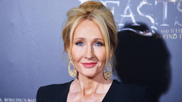 J.K. Rowling se defiende aludiendo al maltrato domstico que sufri