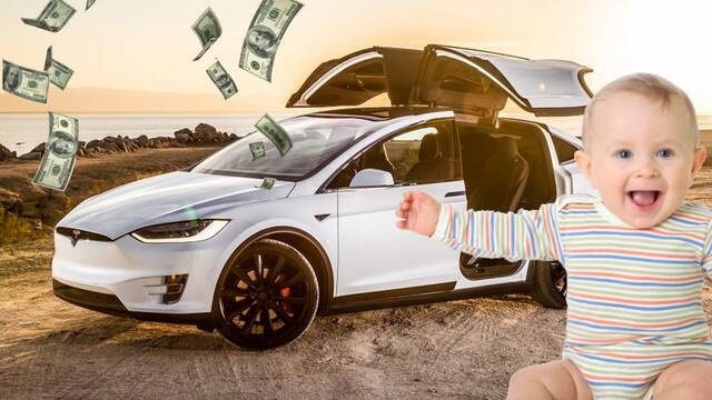 Un beb compra una costosa actualizacin de 8400 euros para el Tesla de sus padres