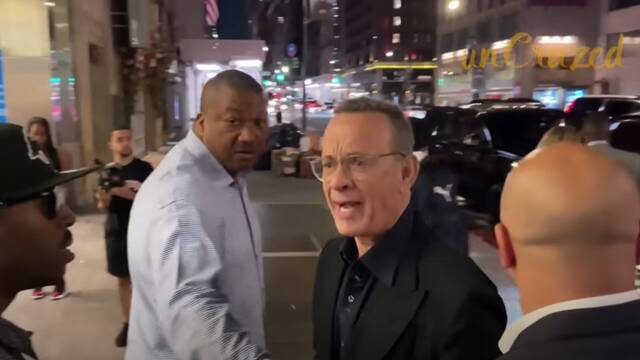 Tom Hanks pierde los nervios defendiendo a su mujer de un grupo de fans