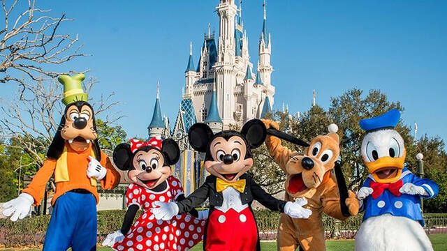 Los visitantes de Disneyland odian a dos personajes por culpa de su uniforme y piden que desaparezcan del parque