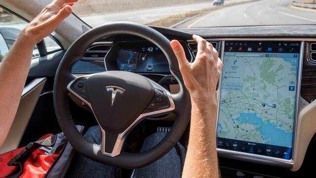 Elon Musk criticado por expertos en seguridad: advierten sobre el piloto automtico de Tesla y su riesgo en carretera
