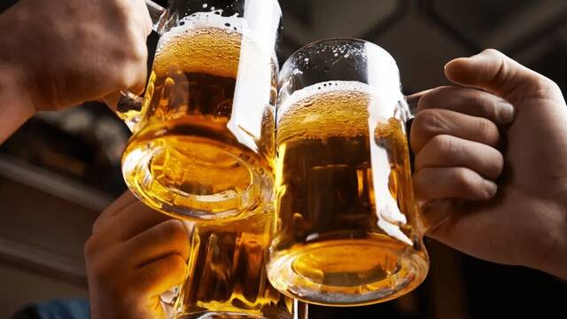 Crisis en Espaa: El consumo de cerveza sufre un bajn histrico y la culpa es de la generacin Z y los millennials