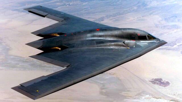 Parece ciencia ficcin: as es 'el espectro del cielo' o B-2 Spirit, el caza invisible con el que EE.UU. desafa a Irn