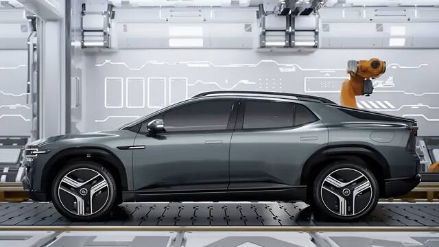 'Tesla est muerta': China golpea a Elon Musk con el primer coche elctrico de batera de estado slido y autonoma 'infinita'