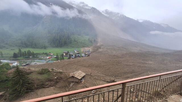 Suiza sufre la peor catstrofe del siglo por la que varios pueblos han sido borrados del mapa y teme nuevas tragedias