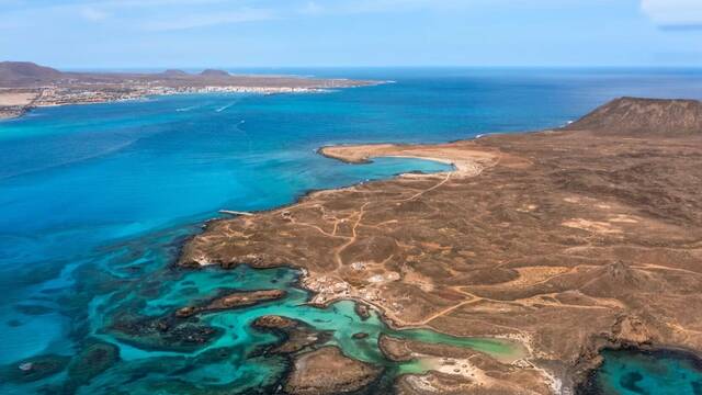 La isla espa�ola con acceso restringido para comer el mejor pescado: calas intactas, aguas cristalinas y un Parque Natural