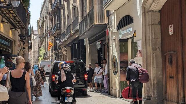 Ya es oficial: Barcelona apuesta por pavimentar las calles con huesos de aceituna para reducir un 76 % las emisiones de CO2
