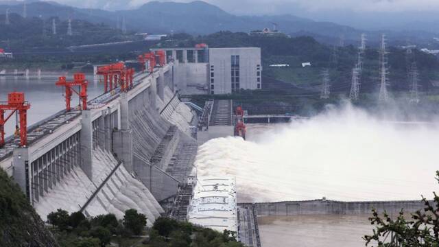 China cambia las normas: luz verde al megaproyecto de 'escaleras de agua' con coste de 10.000 millones que cambia el comercio
