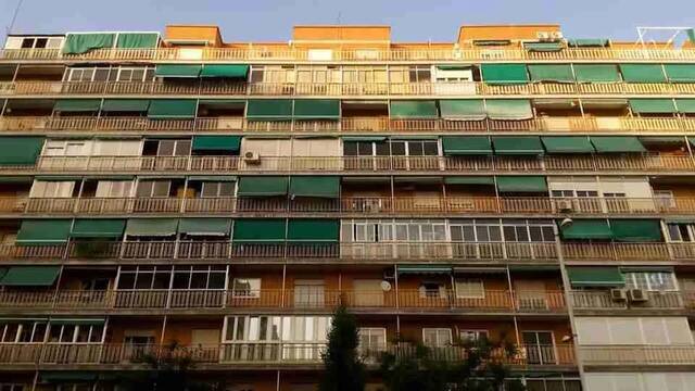 Jordi Mart�, arquitecto: 'Un toldo verde funciona como un radiador pegado a la ventana, la tela se calienta de forma dr�stica'