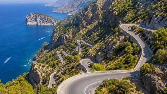 La carretera m�s espectacular de Catalu�a y una de las mejores del mundo: 365 curvas, 21 kil�metros y vistas incre�bles al mar