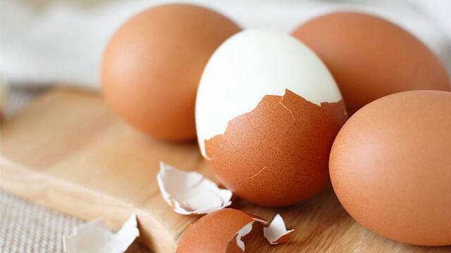 Los chefs espa�oles coinciden: 'Para pelar los huevos duros, no uses agua con hielo; usa 15 ml de vinagre y 10 g de sal'