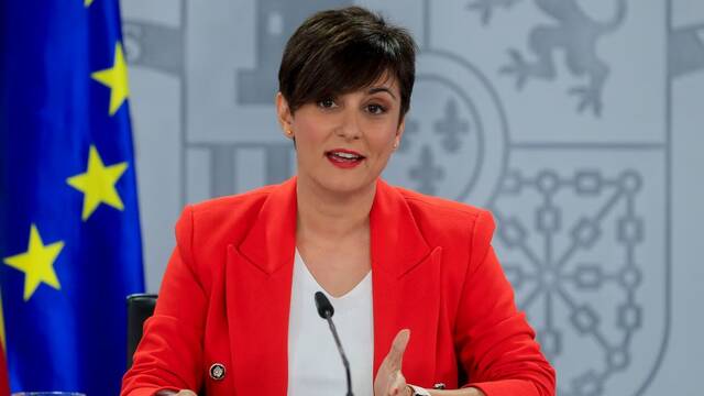 Entr� en vigor: el Gobierno multa con hasta 3000 euros a quienes instalen el aire acondicionado en la fachada de su edificio