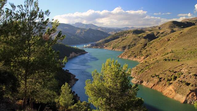 En plena sequ�a, esta presa espa�ola deja escapar 30.000 litros de agua al mar cada segundo