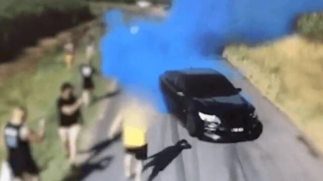 A lo Fast & Furious: Su coche ardi mientras revelaba el sexo de su beb