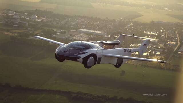 Un coche volador completa con xito su prueba de vuelo entre aeropuertos