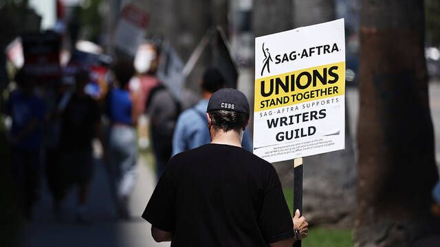 El sindicato de actores de Hollywood se suma a la huelga y paraliza el rodaje de la mayoría de series y películas