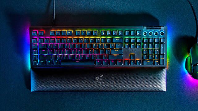Razer lanza los nuevos teclados para gamers BlackWidow V4 y BlackWidow V4 X