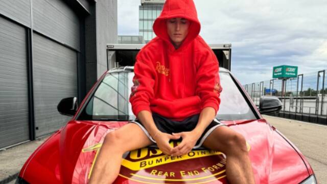 Plex, el boxeador ms musculoso de 'La Velada del Ao 4', compra un flamante Lamborghini y lo convierte en Rayo McQueen