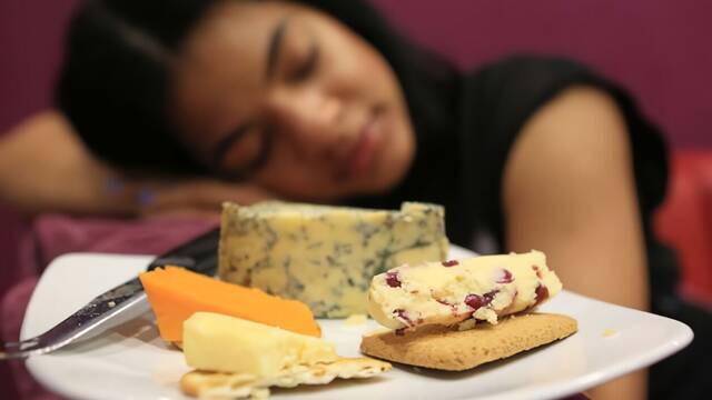 Tore Nielsen, experto en nutrici�n, sobre comer queso por las noches: 'Es peligroso, puede provocarte pesadillas'