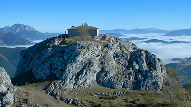 Pens que eran rocas y encuentra una de las mayores reliquias arqueolgicas de Pas Vasco: 'Eran de druidas o sacerdotes'