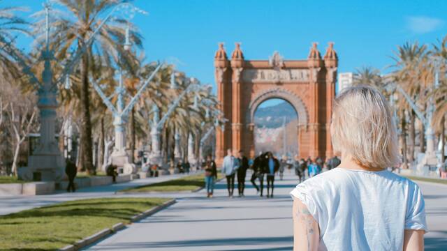 Una empresa de Barcelona prueba la semana laboral de 4 da... y despide a un empleado por tener dos trabajos