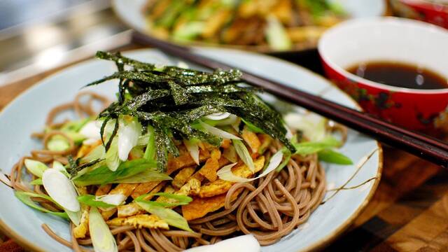 El plato japons con fideos ideal para el verano en Espaa: se disfruta fro acompaado de una salsa ligera y deliciosa
