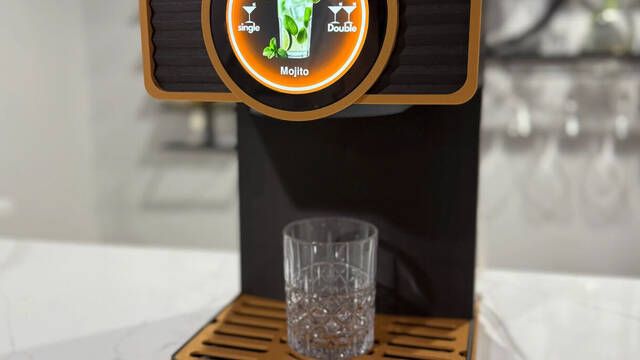 Adi�s, Tom Cruise: este barman rob�tico potenciado con IA nos hace mejores c�cteles que un profesional